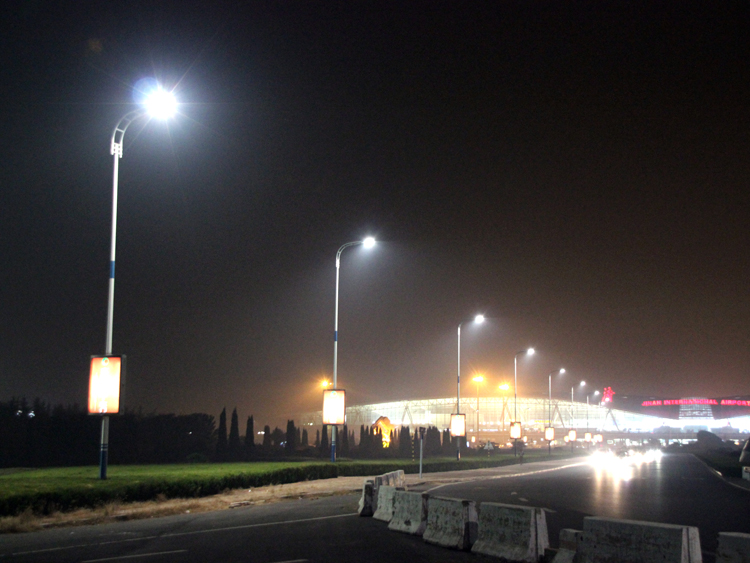 山东省济南市遥墙国际机场高速客运路段照明工程
